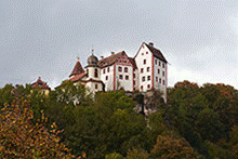 220px-Blick_auf_Burg_Egloffstein_von_W_IMG_5104